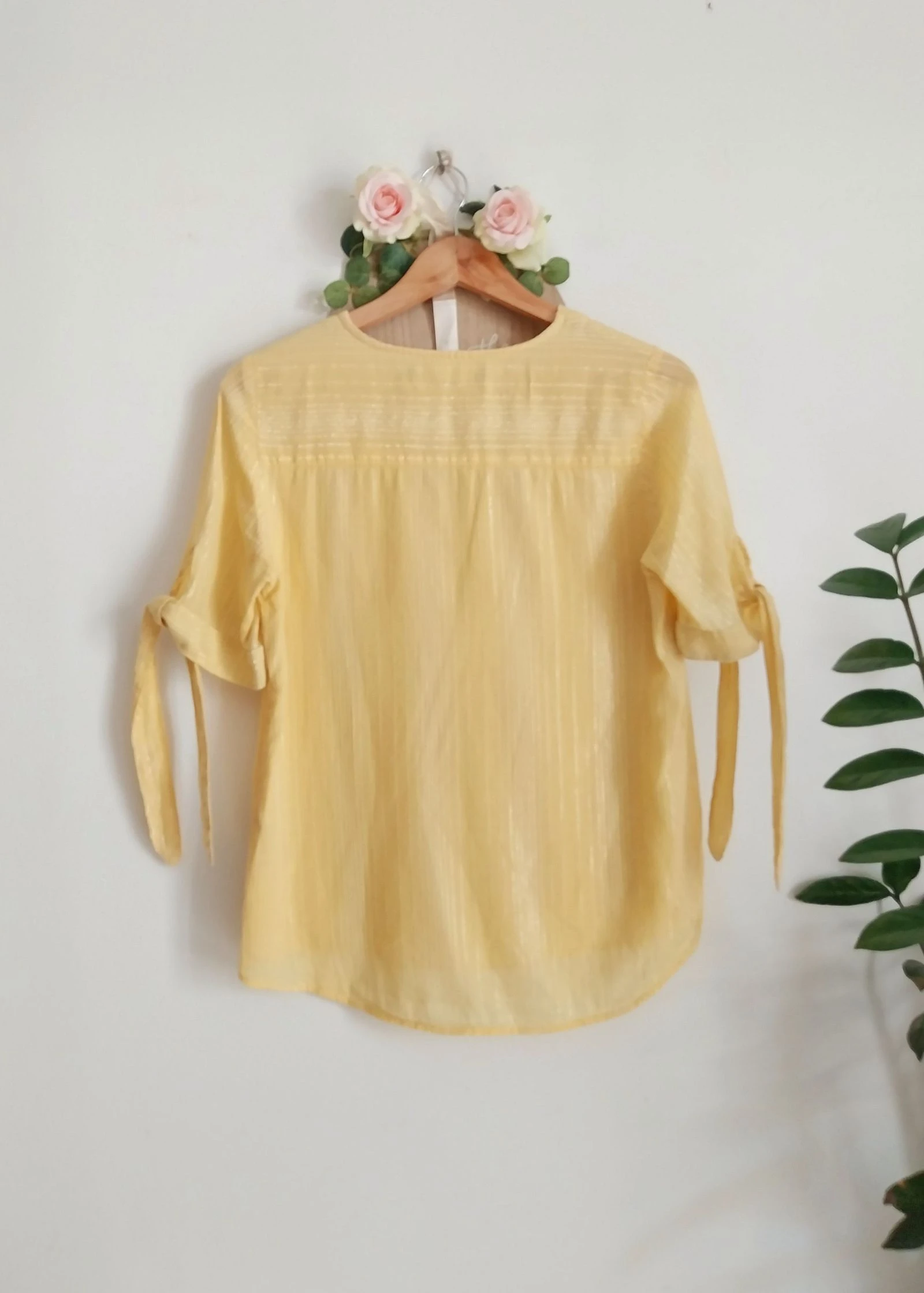 Blusa amarilla paja con rayas finas nacaradas y brillantes Vero Moda Talla 36 – photo 11